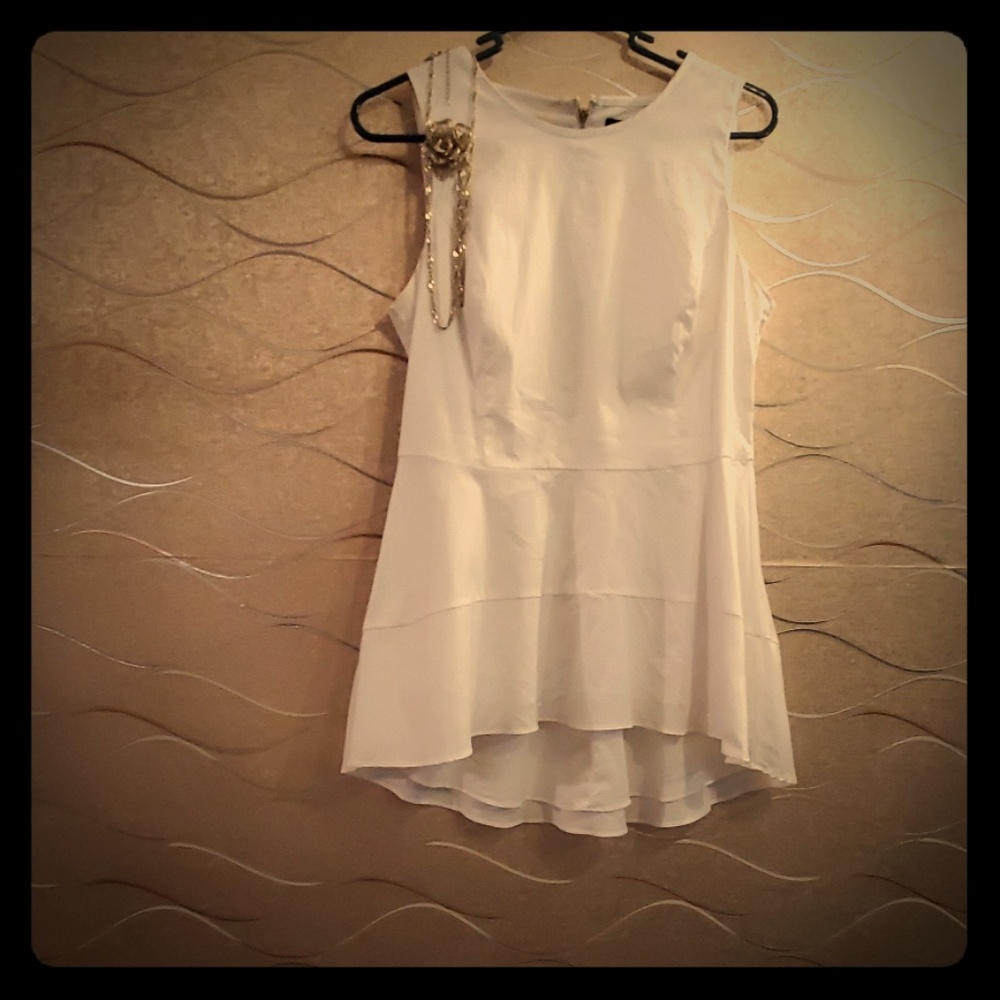 Sleevless top